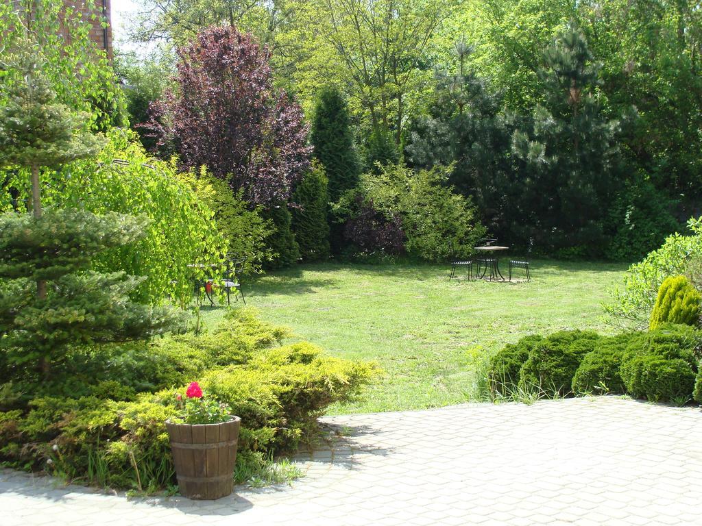 Hotel Hellada Kielce Kültér fotó