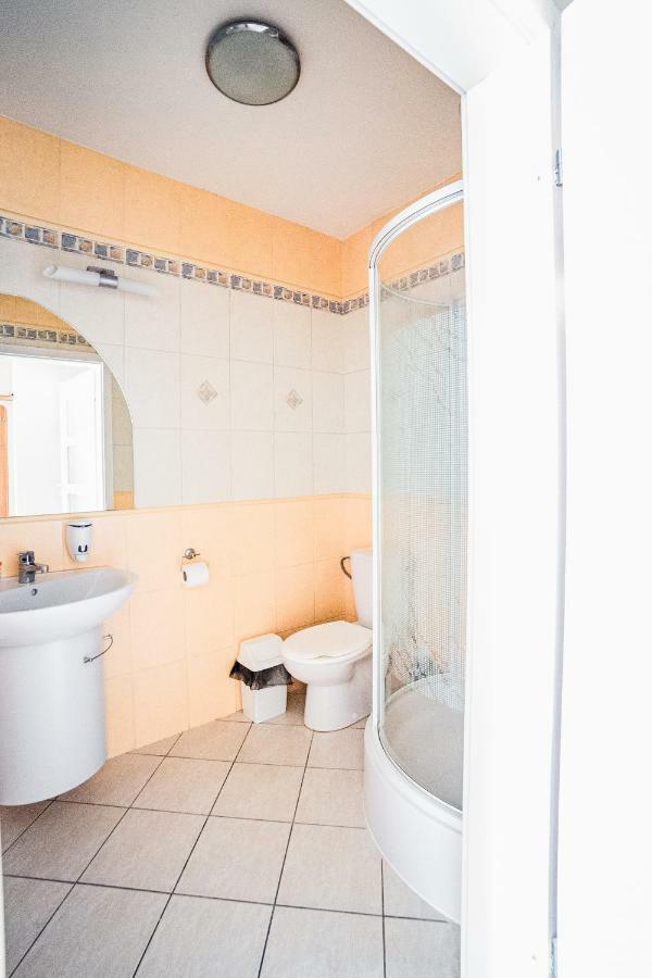 Hotel Hellada Kielce Kültér fotó