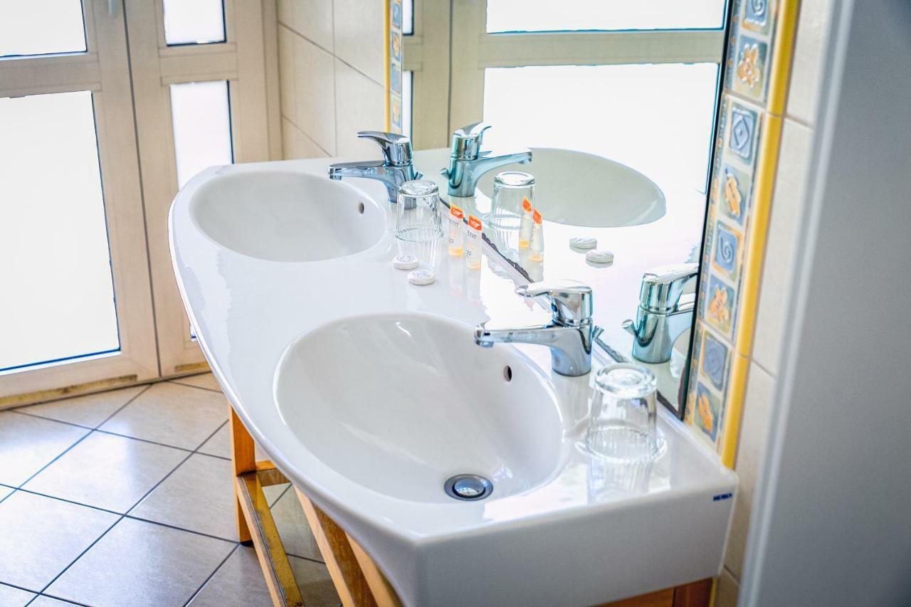 Hotel Hellada Kielce Kültér fotó