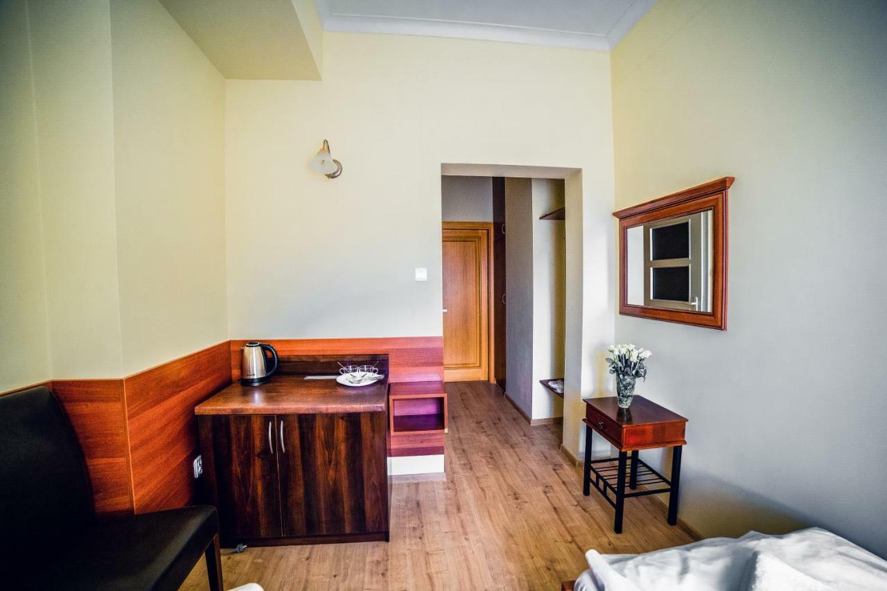 Hotel Hellada Kielce Kültér fotó
